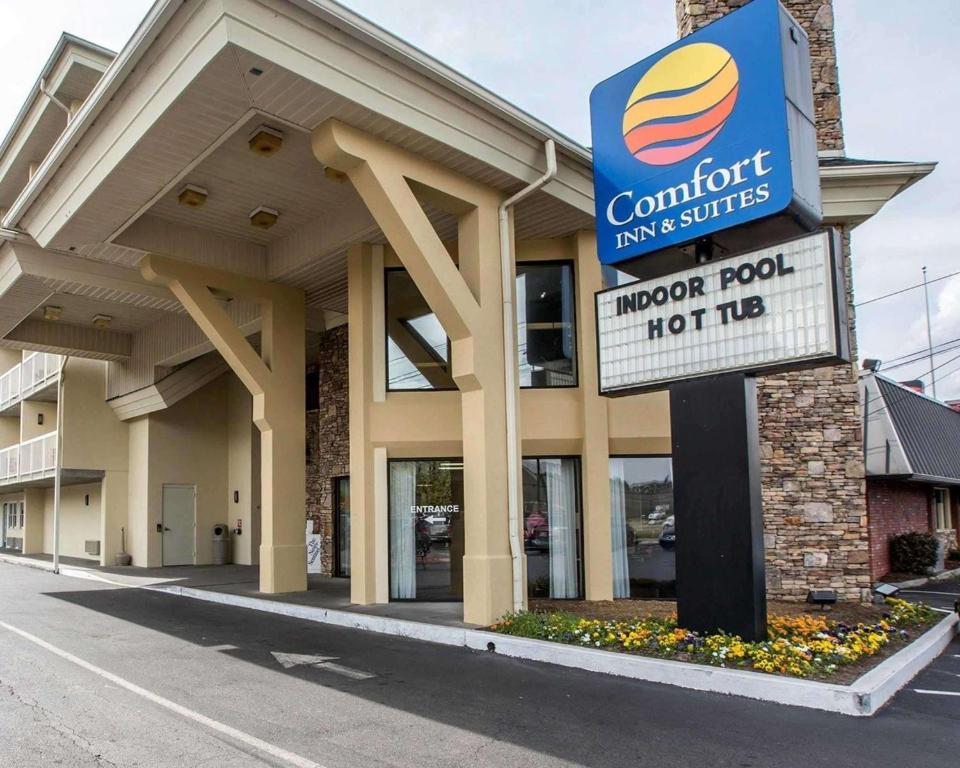 Comfort Inn & Suites at Dollywood Lane Main image 1